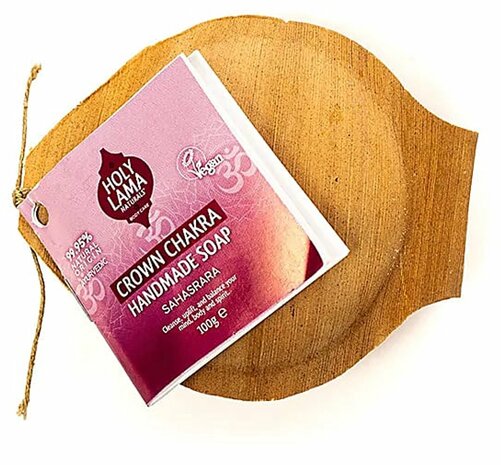 Holy lama zeep 7e chakra in palmblad