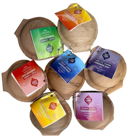 Holy lama zeep 6e chakra in palmblad