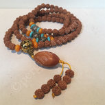 Mala 108 kralen rudraksha met dzi kraal elastisch Mala 108 kralen rudraksha met dzi kraal elastisch