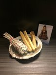 Reinigingsset witte salie met palo santo in abeloneschelp Reinigingsset witte salie met palo santo in abeloneschelp
