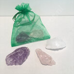 De drie eenheid ruwe edelstenen