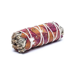 Witte Salie met rozenblaadjes smudge stick